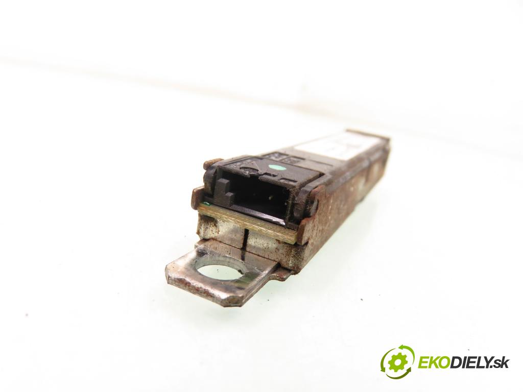 VW JETTA IV (162, 163, AV3, AV2) SEDAN 2011 77,00 1.6 TDI - CAYC 1598,00 zesilovač Antenní: 5C6035552A (Zesilovač)