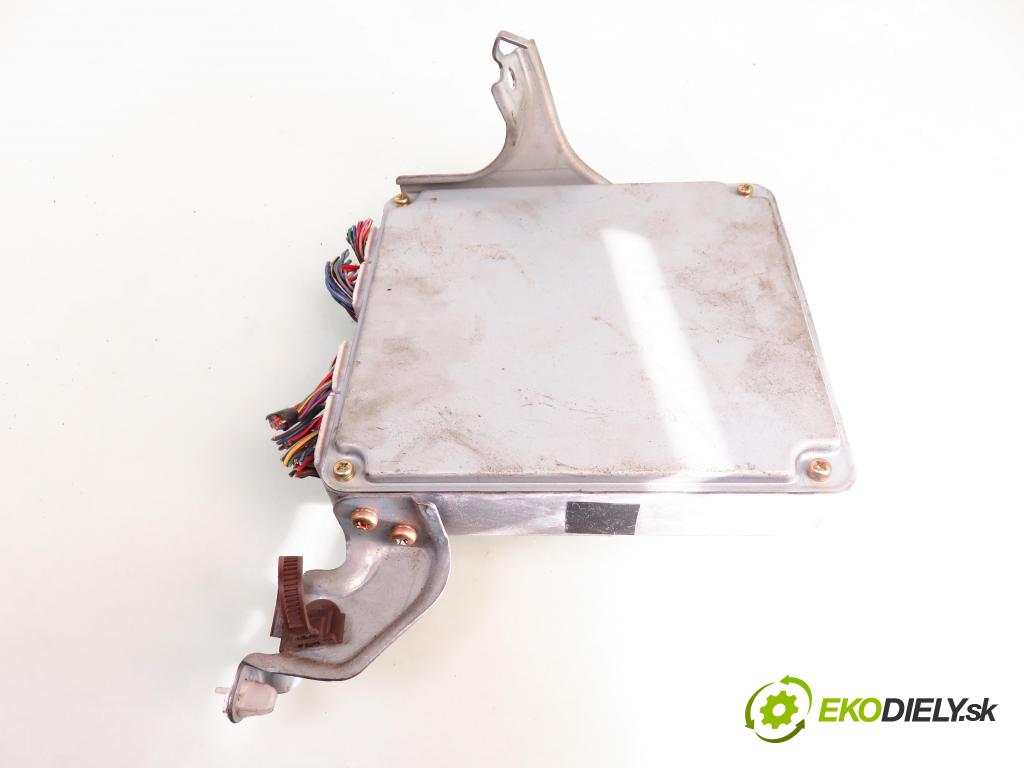TOYOTA AVENSIS VERSO (_M2_) MINIVAN 2003 85,00 2.0 D (CLM20_) - 1CD-FTV 1995,00 řídící jednotka motora 8966144300; 1758005122