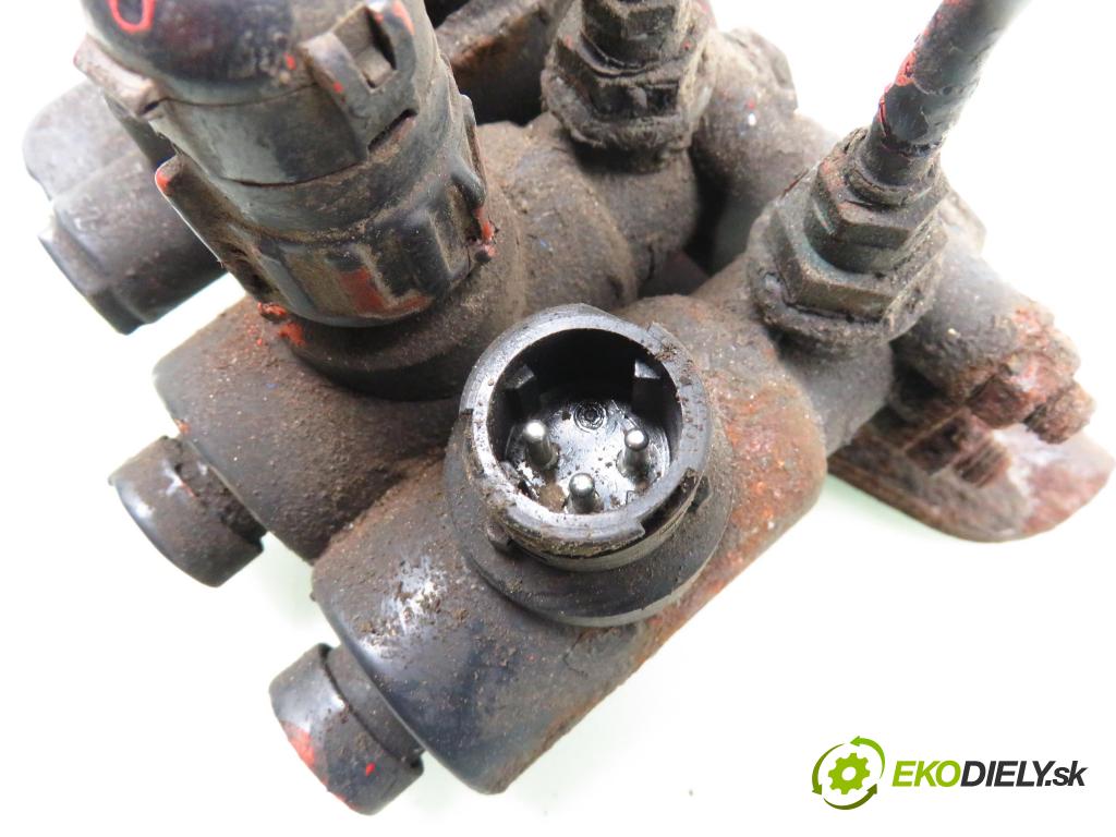 MAN TGA KABINA/PLATFORMA 2003 338,00 D2876 12816,00 VENTIL PNEUMATICKÝ: 81981836000