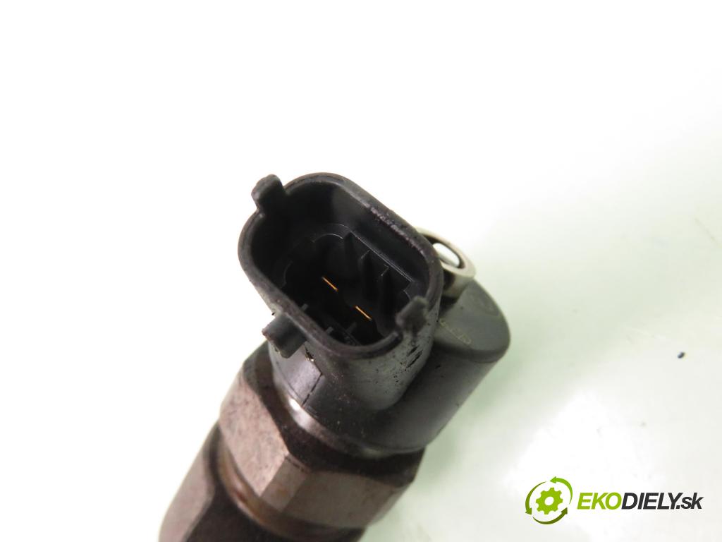 ALFA ROMEO 147 (937_) HB 2002 85,00 1.9 JTD 8V - 937 A2.000 1910,00 vstrekovač 0445110119 (Vstrekovač paliva)