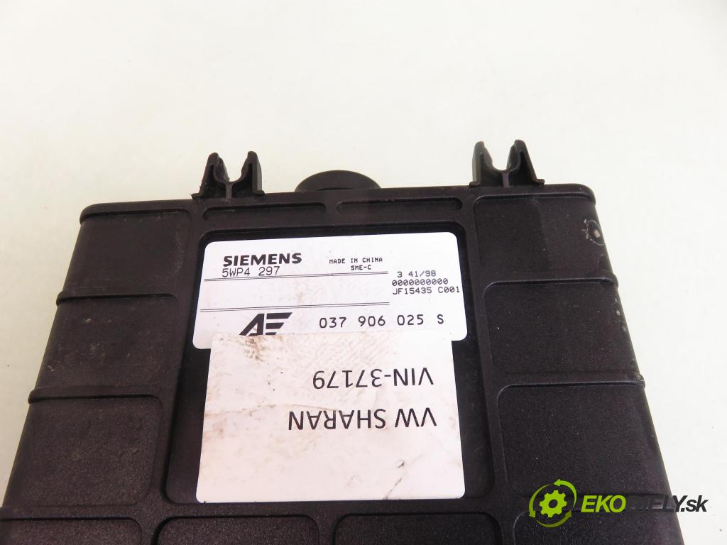 VW SHARAN (7M8, 7M9, 7M6) MINIVAN 1999 85,00 2 - ADY 1984,00 řídící jednotka motora 037906025S; 5WP4297