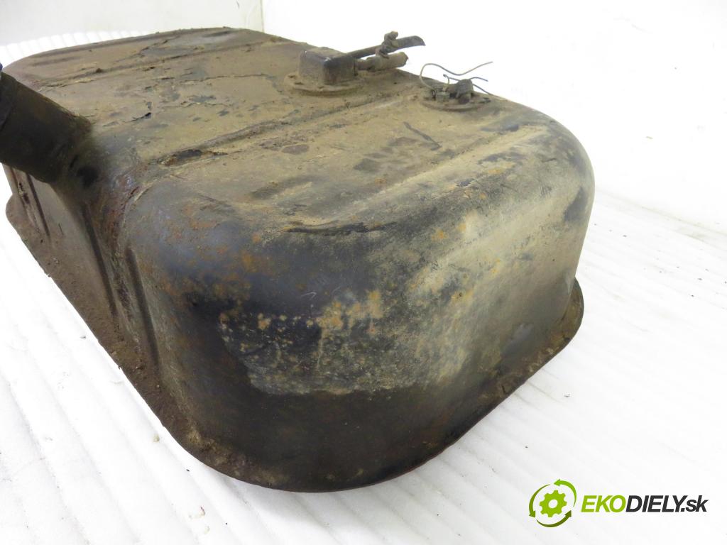 FSC STAR 742 4X2 KABINA/PLATFORMA 1997 80,00 4CT107 4360,00 Nádržka paliva diesel