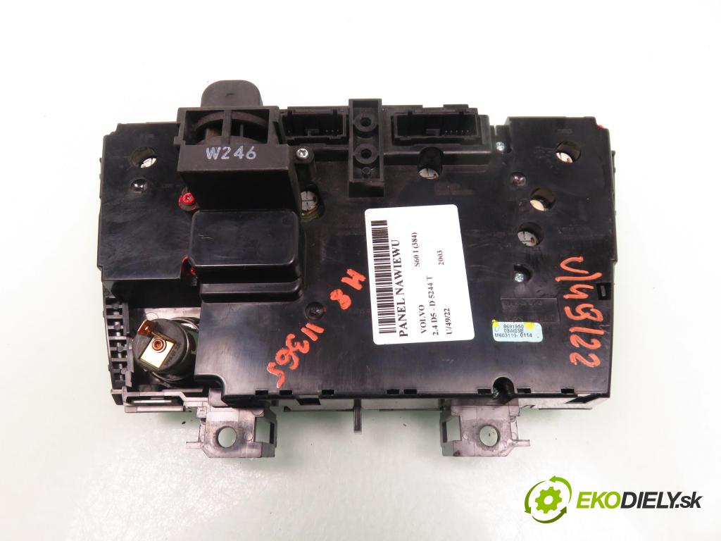 VOLVO S60 I (384) SEDAN 2003 120,00 2.4 D5 - D 5244 T 2401,00 Panel kúrenia KLIMATRONIK 8691950; M6031100114