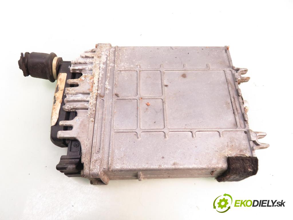 VW PASSAT B3/B4 Variant (3A5, 35I) KOMBI 1996 66,00 1.9 TDI - 1Z 1896,00 řídící jednotka motora 028906021AT ; 0281001368