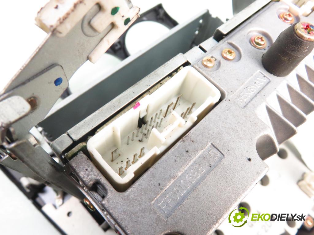 MAZDA 6 sedan (GG) SEDAN 2003 88,00 1.8 1798,00 RADIO CD Modul FF011068B
