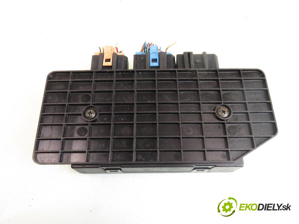 VW PASSAT B5 (3B2) SEDAN 1999 74,00 1.6 - ANA 1595,00 MODUL komfortu 3B0959507 ; 73190400