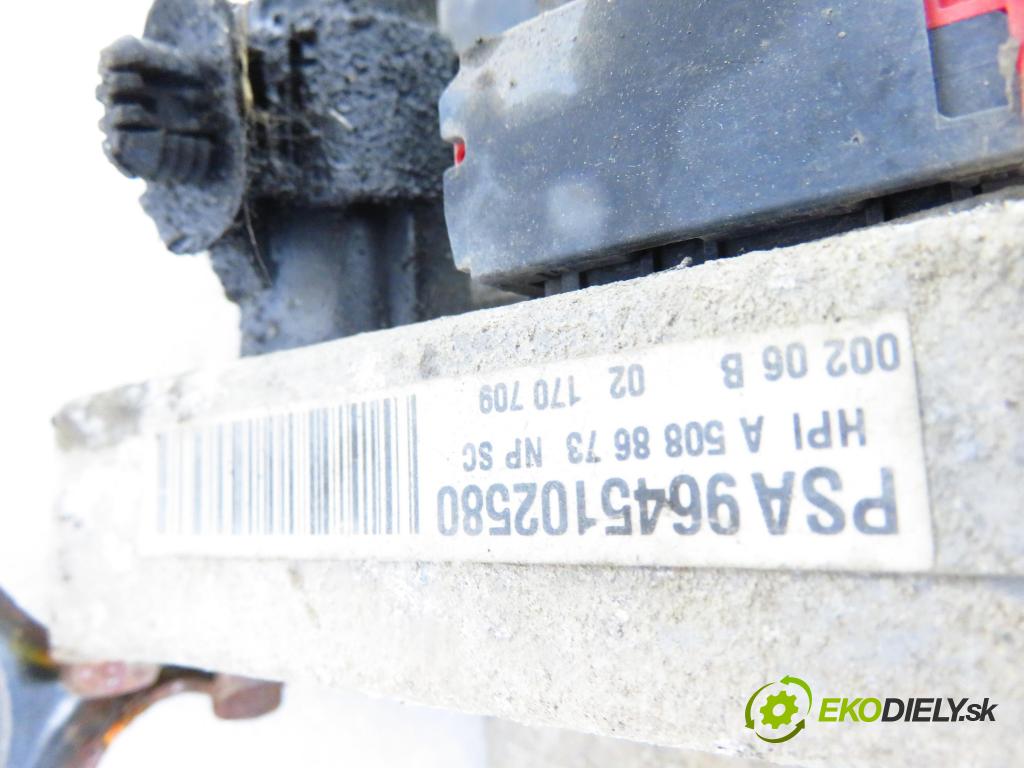PEUGEOT 307 (3A/C) HB 2002 1360,00 Pompy wspomagania 1360,00 Pumpa servočerpadlo 9645102580 ; A5088673 ; 02170709