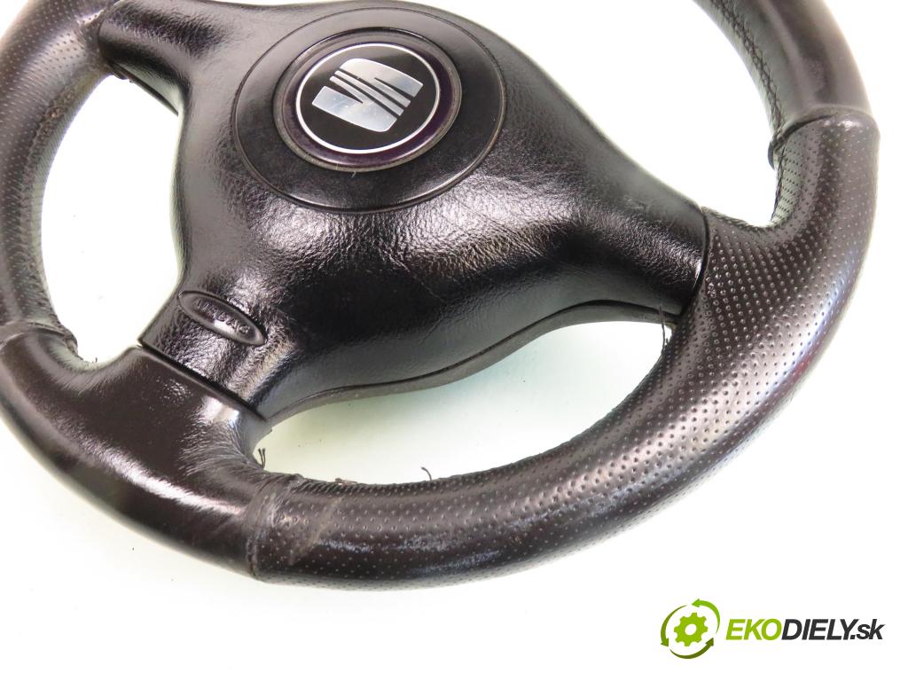 SEAT LEON (1M1) HB 2000 55,00 1.4 16V - APE 1390,00 Volant  (Volanty)