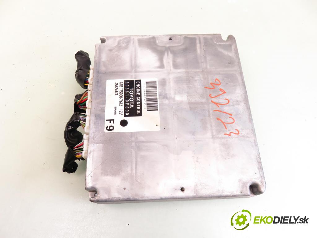 TOYOTA COROLLA Verso (ZER_, ZZE12_, R1_) MINIVAN 2005 2231,00 Sterowniki silnika 2231,00 řídící jednotka motora 896610F090 ; MB1758007612