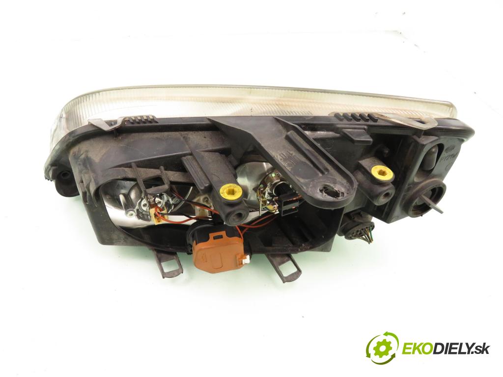 FORD FOCUS C-MAX (DM2) MINIVAN 2003 80,00 1.6 TDCi 109 - G8DB 1560,00 Svetlo PP