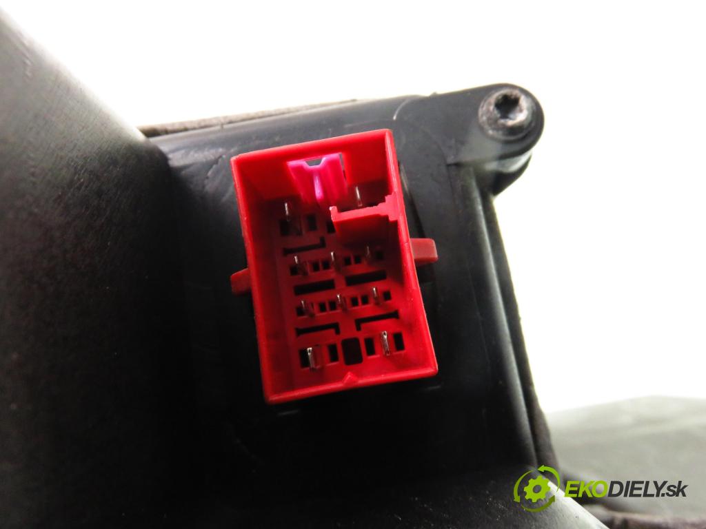 AUDI A6 (4B2, C5) SEDAN 1999 110,00 2.5 TDI - AKN 2496,00 subwoofer 4B5035382; 7606500041 (Audio zariadenia)