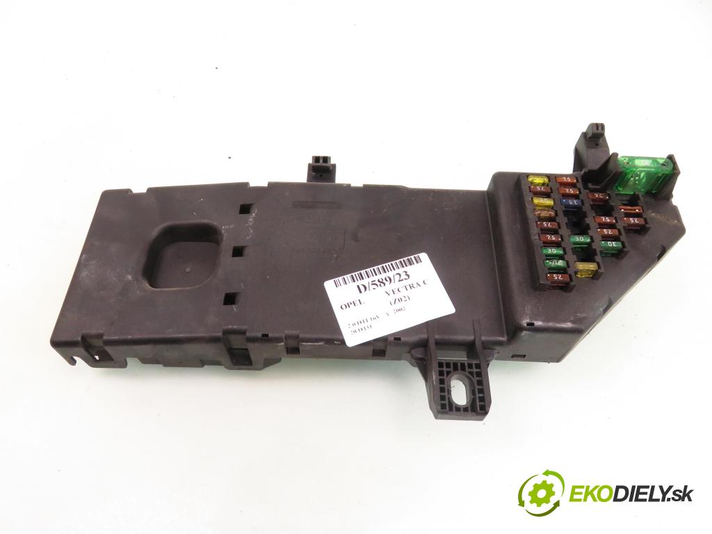 OPEL VECTRA C (Z02) SEDAN 2002 74,00 2.0 DTI 16V 101 - Y 20 DTH 1995,00 Skrinka POJISTKY: 09226554
