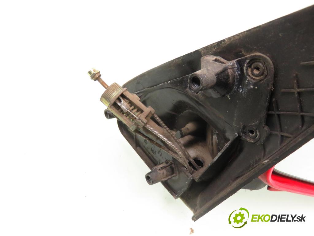 VW POLO CLASSIC (6V2) SEDAN 2001 55,00 1.4 16V 75 - APE 1390,00 Spätné zrkadlo PM