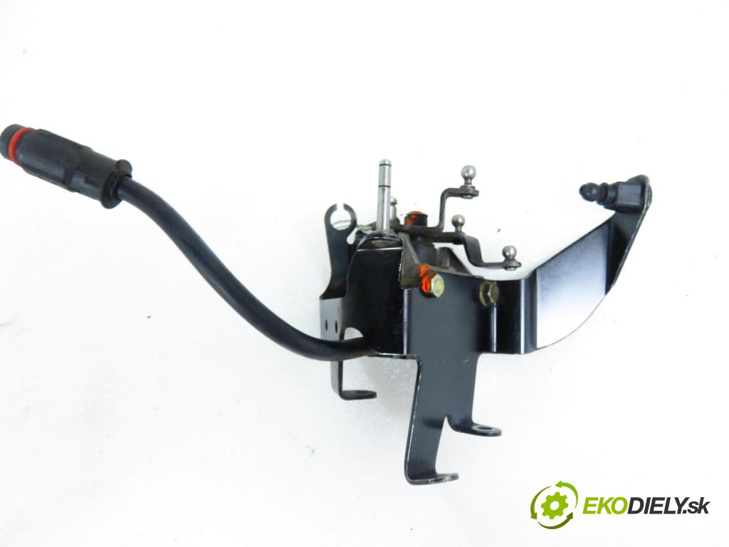 MERCEDES-BENZ KLASA E (W210) SEDAN 1999 92,00 E 220 CDI (210.006) - OM 611.961 2151,00 Potenciometer plynového pedálu 0095428817 (Pedále)