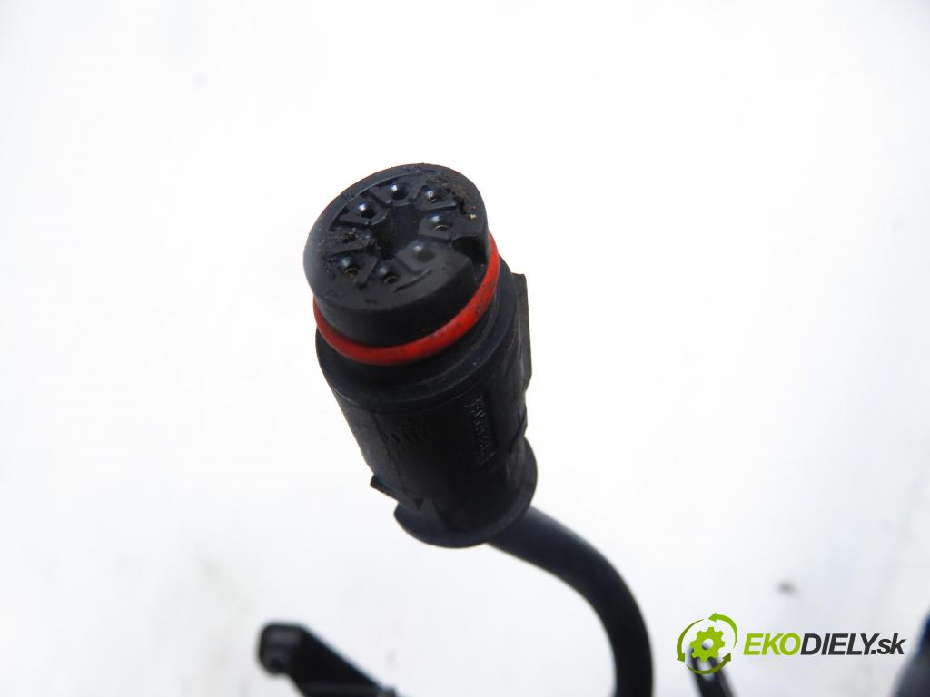 MERCEDES-BENZ KLASA E (W210) SEDAN 1999 92,00 E 220 CDI (210.006) - OM 611.961 2151,00 Potenciometer plynového pedálu 0095428817 (Pedále)