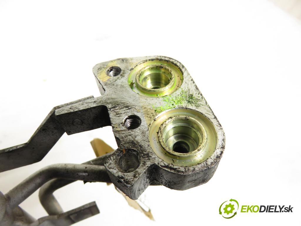 VOLVO V50 (MW) KOMBI 2006 80,00 1.6 D - 109  D 4164 T 1560,00 chladič klimatizácie  (Chladiče klimatizácie)