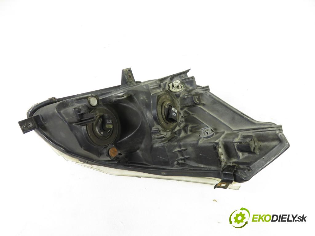 NISSAN QUEST (V42) MINIVAN 2004 176,00 3.5 - VQ35DE 3498,00 Svetlo LP 947401