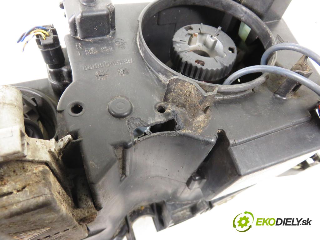 BMW 3 (E46) SEDAN 2002 1995,00 Lampy przednie 1995,00 Svetlo PP 0301177272 ; 1307329074