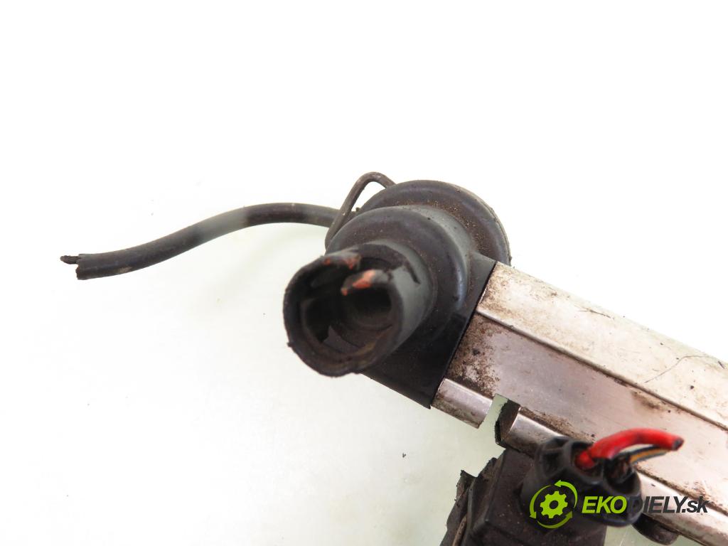 VOLVO V40 Kombi (645) KOMBI 1997 103,00 2 - B 4204 S 1948,00 Lišta vstrekovacia 9202804; 9179379 (Vstrekovacie lišty)