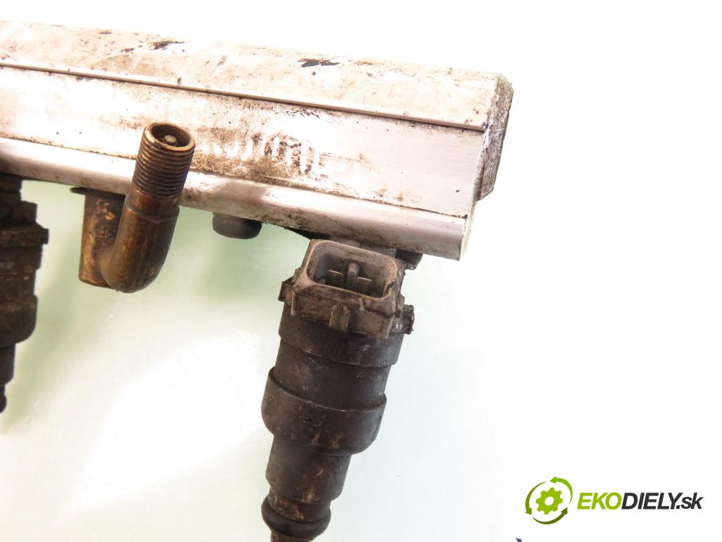 VOLVO V40 Kombi (645) KOMBI 1997 103,00 2 - B 4204 S 1948,00 Lišta vstrekovacia 9202804; 9179379 (Vstrekovacie lišty)