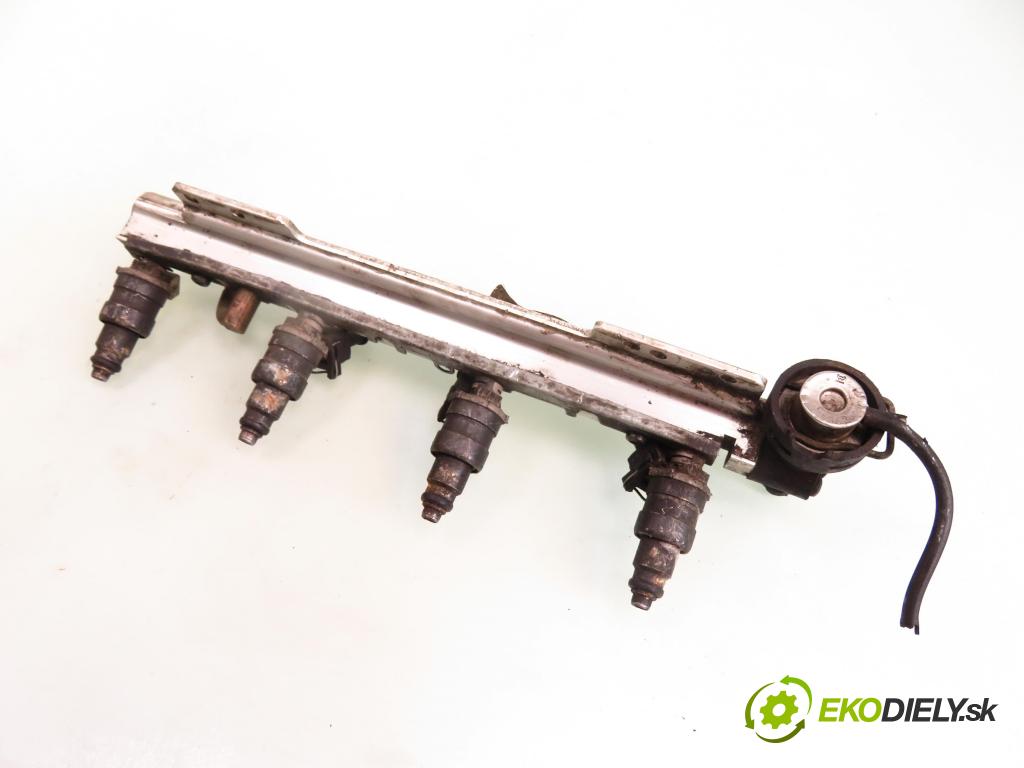 VOLVO V40 Kombi (645) KOMBI 1997 103,00 2 - B 4204 S 1948,00 Lišta vstrekovacia 9202804; 9179379 (Vstrekovacie lišty)