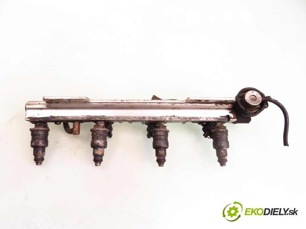 VOLVO V40 Kombi (645) KOMBI 1997 103,00 2 - B 4204 S 1948,00 Lišta vstrekovacia 9202804; 9179379 (Vstrekovacie lišty)