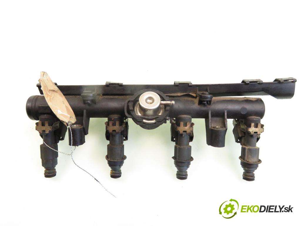 SEAT IBIZA II (6K1) HB 2001 44,00 1.4 MPI 60 - AUD 1390,00 Lišta vstrekovacia 030906031J; 030133319AA (Vstrekovacie lišty)