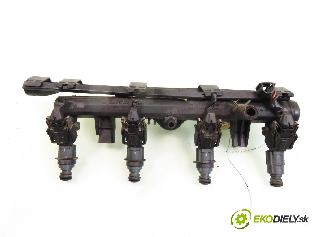 SEAT IBIZA II (6K1) HB 2001 44,00 1.4 MPI 60 - AUD 1390,00 Lišta vstrekovacia 030906031J; 030133319AA (Vstrekovacie lišty)