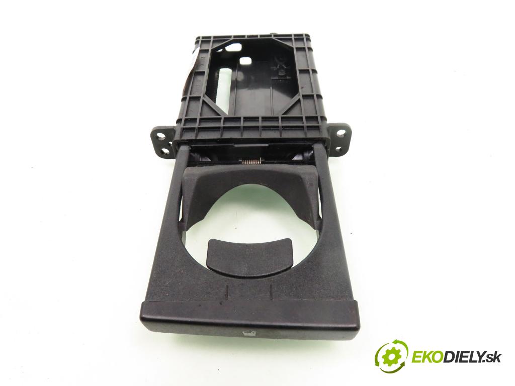 TOYOTA AVENSIS sedan (_T25_) SEDAN 2008 85,00 2.0 D-CAT 116- 1CD-FTV 1995,00 Držiak na nápoje  (Úchyty, držiaky na nápoje)