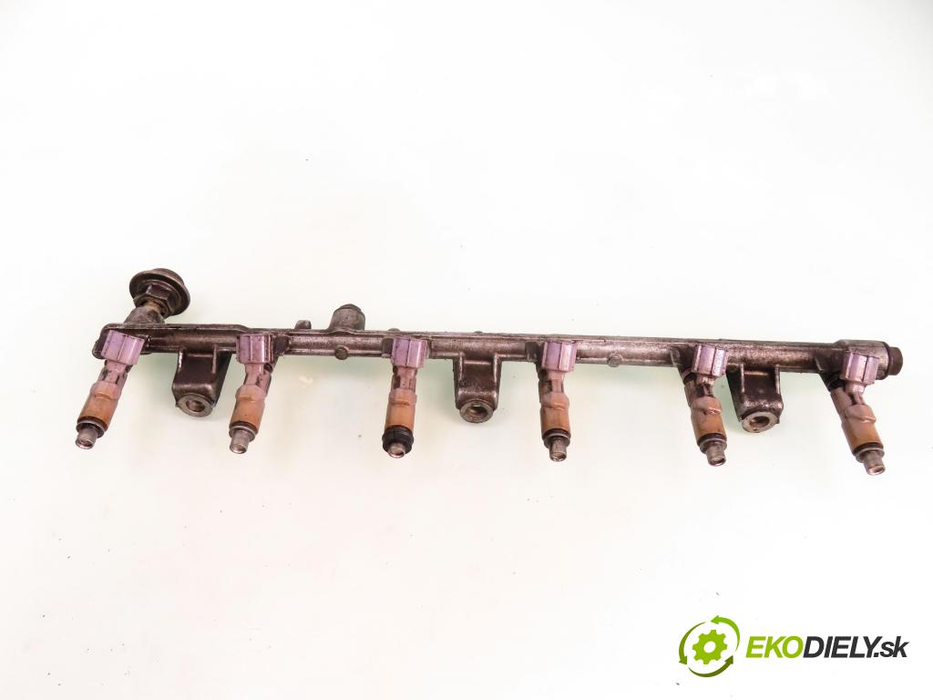 LEXUS IS I (JCE1_, GXE1_) SEDAN 1999 114,00 200 (GXE10) - 1G-FE 1988,00 Lišta vstrekovacia  (Vstrekovacie lišty)