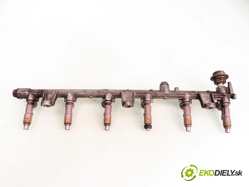 LEXUS IS I (JCE1_, GXE1_) SEDAN 1999 114,00 200 (GXE10) - 1G-FE 1988,00 Lišta vstrekovacia  (Vstrekovacie lišty)