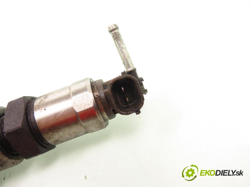 LEXUS IS II (_E2_) SEDAN 2006 130,00 220d (ALE20) 177 - 2AD-FHV 2231,00 Lišta vstrekovacia  (Vstrekovacie lišty)