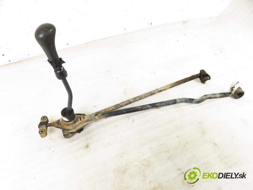 SKODA FELICIA II (6U1) HB 2000 40,00 1.3 - AMG 1289,00 ZVEDÁK: 6U0711023