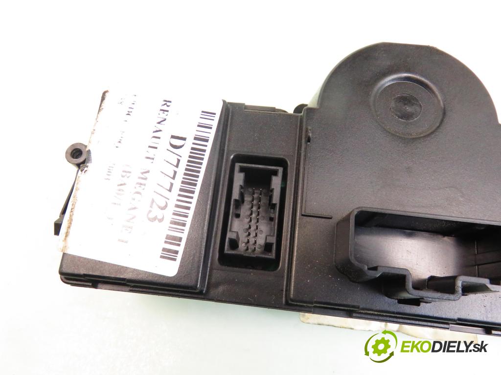 RENAULT SCENIC II (JM0/1_) MINIVAN 2005 99,00 2.0 135 - F4R 770 1998,00 Panel kúrenia KLIMATRONIK 8200141294