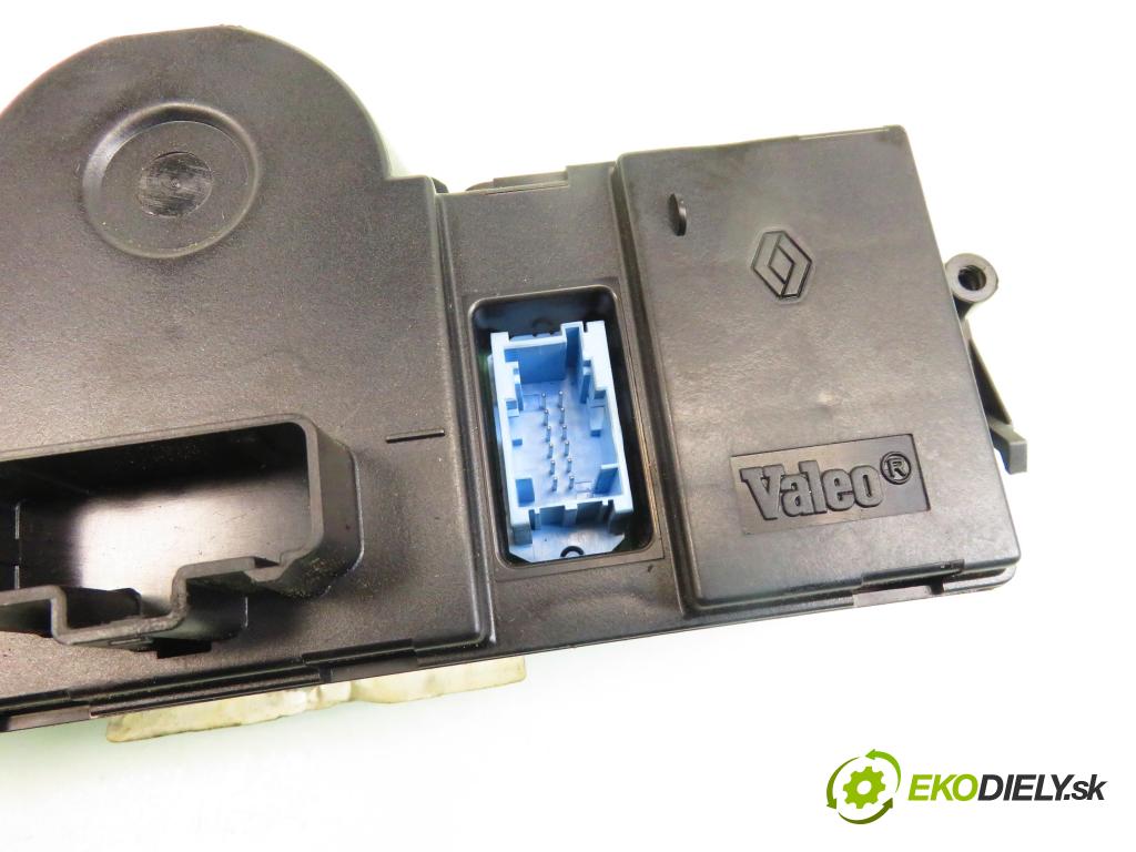 RENAULT SCENIC II (JM0/1_) MINIVAN 2005 99,00 2.0 135 - F4R 770 1998,00 Panel kúrenia KLIMATRONIK 8200141294