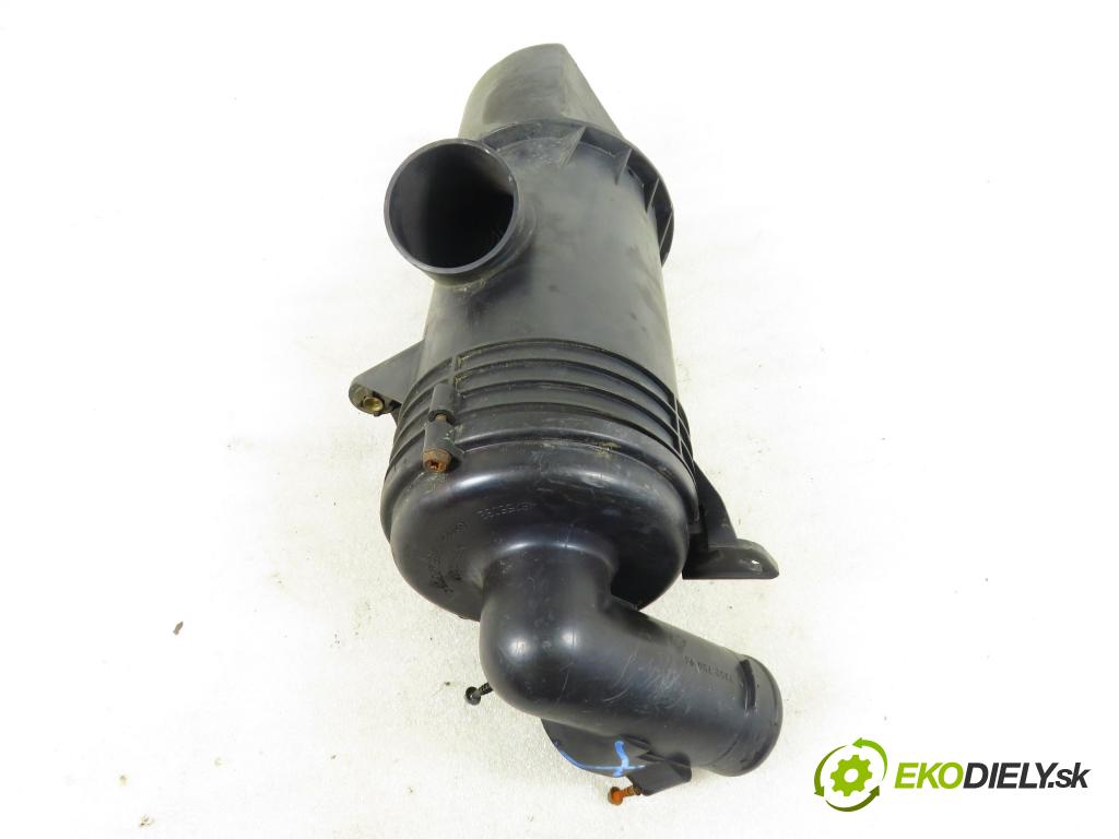 FIAT PUNTO (188_) HB 2000 44,00 1.9 DS 60 (188.031, .051, .231, .251) - 188 A3.000 1910,00 Obal filtra vzduchu 46755082 ; 46552776 ; 735275094 (Obaly filtrov vzduchu)