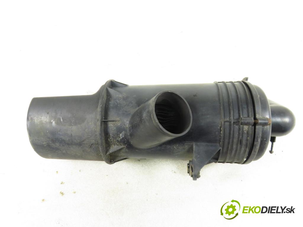 FIAT PUNTO (188_) HB 2000 44,00 1.9 DS 60 (188.031, .051, .231, .251) - 188 A3.000 1910,00 Obal filtra vzduchu 46755082 ; 46552776 ; 735275094 (Obaly filtrov vzduchu)