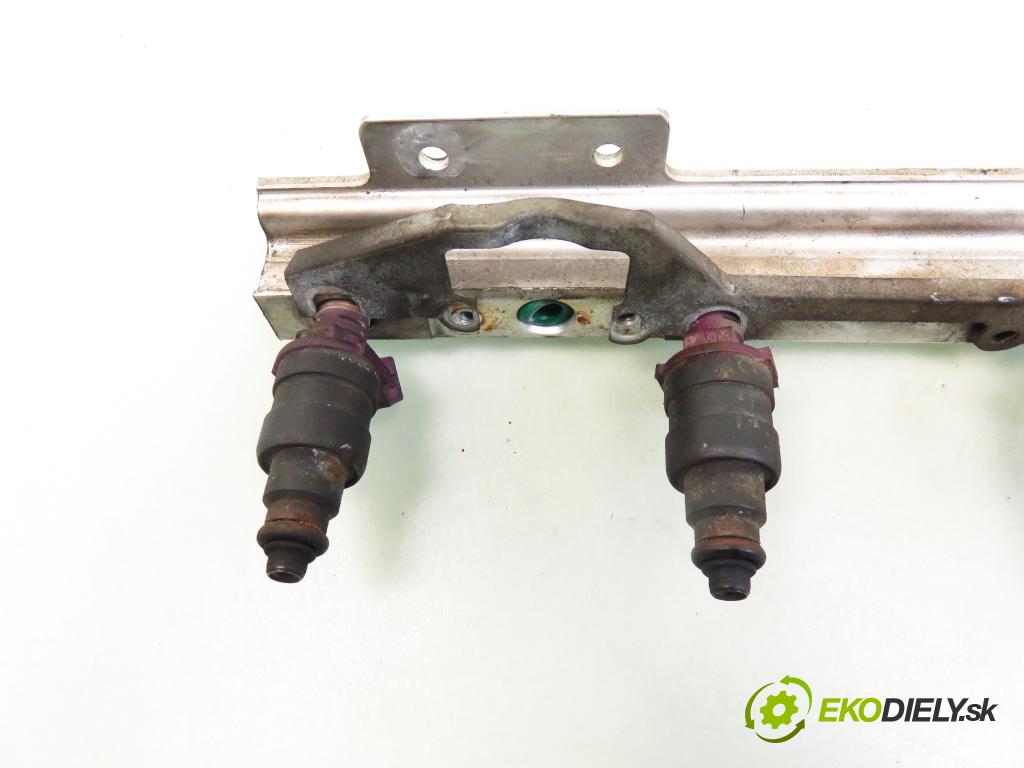 VOLVO S40 I (VS) SEDAN 1996 85,00 1.8 - B 4184 S 1731,00 Lišta vstrekovacia 9125118 ; 9186381 (Vstrekovacie lišty)