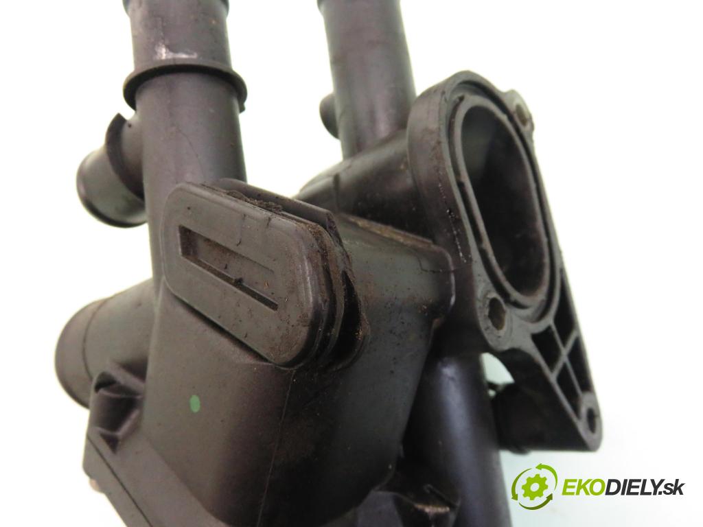 AUDI A3 (8L1) HB 2002 75,00 1.6 8V 102 - BFQ 1595,00 Obal termostatu  (Obal (príruba) termostatu)