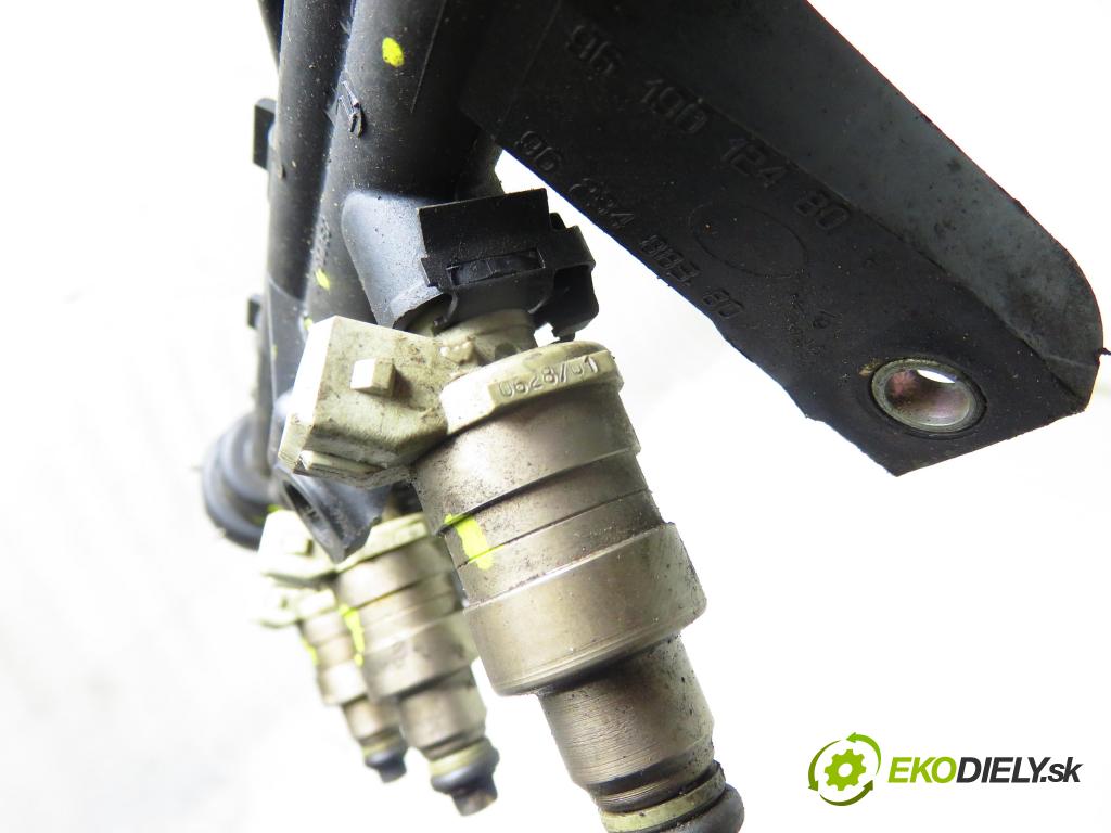 CITROEN BERLINGO / BERLINGO FIRST nadwozie wielkoprzestrzenne (MPV) KOMBIVAN 2007 55,00 1.4 i 75 - KFW 1360,00 Lišta vstrekovacia 93008101 (Vstrekovacie lišty)