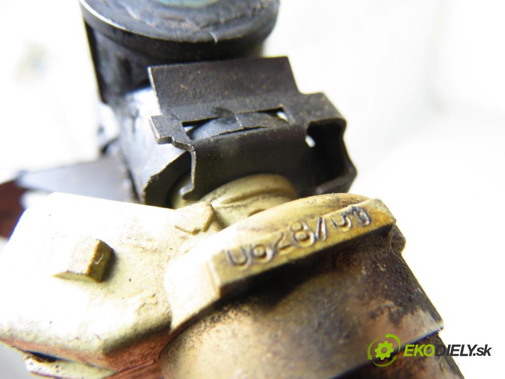 CITROEN BERLINGO / BERLINGO FIRST nadwozie wielkoprzestrzenne (MPV) KOMBIVAN 2007 55,00 1.4 i 75 - KFW 1360,00 Lišta vstrekovacia 93008101 (Vstrekovacie lišty)