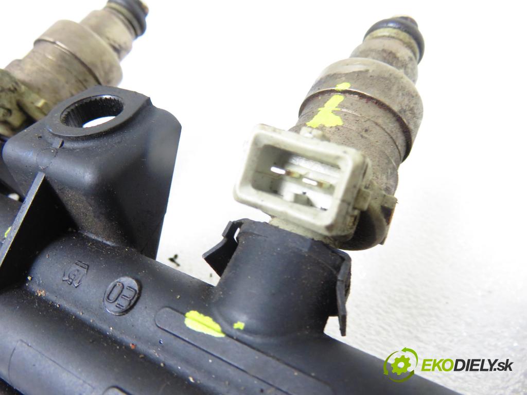 CITROEN BERLINGO / BERLINGO FIRST nadwozie wielkoprzestrzenne (MPV) KOMBIVAN 2007 55,00 1.4 i 75 - KFW 1360,00 Lišta vstrekovacia 93008101 (Vstrekovacie lišty)