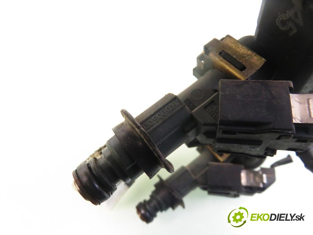 SEAT IBIZA II (6K1) HB 1999 44,00 1.4 i - AKK 1390,00 Lišta vstrekovacia 030906031J ; 0280155919  ; 0280160557 (Vstrekovacie lišty)