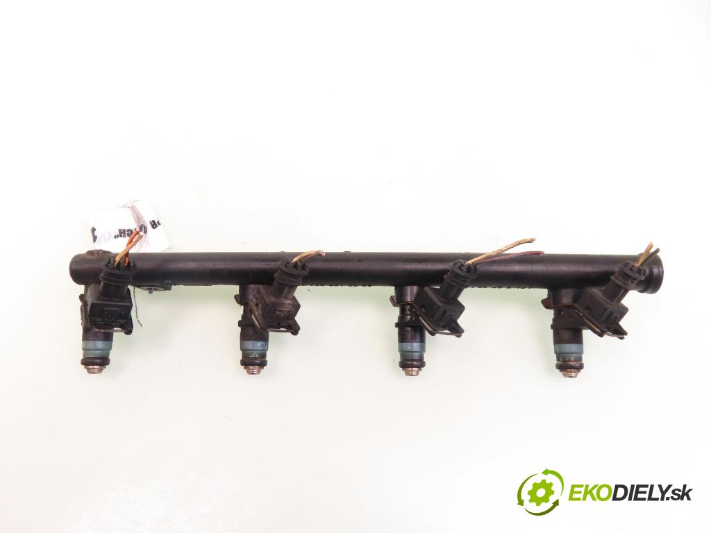 RENAULT MEGANE II sedan (LM0/1_) SEDAN 2003 1390,00 Listwy wtryskowe 1390,00 Lišta vstrekovacia H132254 (Vstrekovacie lišty)