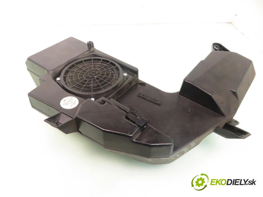 AUDI A4 Avant (8E5, B6) KOMBI 2004 120,00 2.5 TDI - BDG 2496,00 subwoofer 8E9035382 (Audio zariadenia)