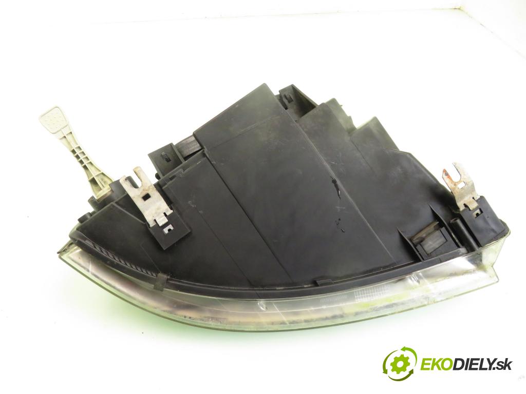 VW SHARAN (7M8, 7M9, 7M6) MINIVAN 2001 85,00 2 - ADY 1984,00 Svetlo LP 0301182201 ; 7M3941015AA