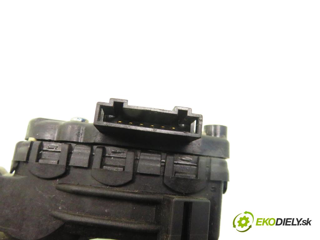 AUDI A4 (8E2, B6) SEDAN 2001 96,00 2.0 20V 130 - ALT 1984,00 Potenciometer plynového pedálu 8E1723523A ; 6PV00837500 (Pedále)