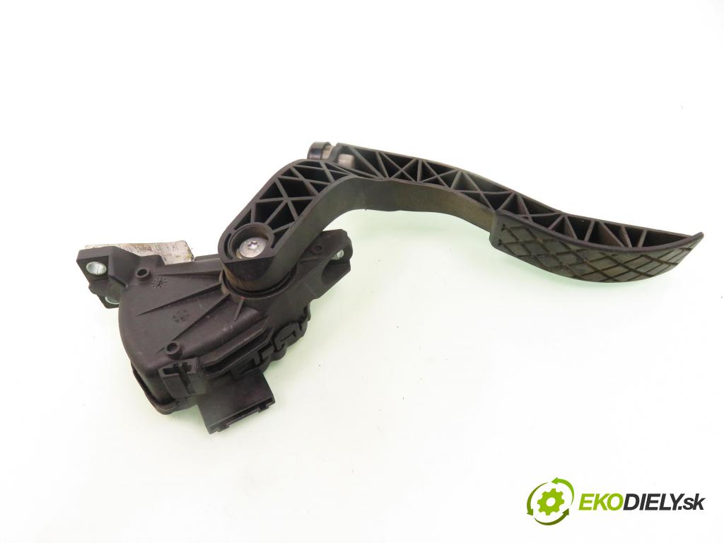 AUDI A4 (8E2, B6) SEDAN 2001 96,00 2.0 20V 130 - ALT 1984,00 Potenciometer plynového pedálu 8E1723523A ; 6PV00837500 (Pedále)