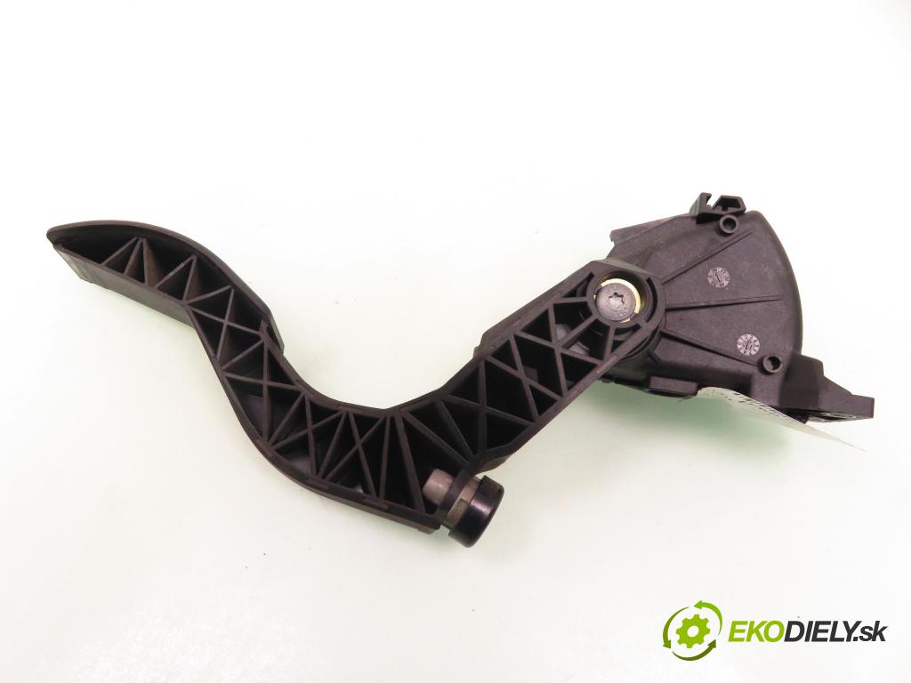 AUDI A4 (8E2, B6) SEDAN 2001 96,00 2.0 20V 130 - ALT 1984,00 Potenciometer plynového pedálu 8E1723523A ; 6PV00837500 (Pedále)