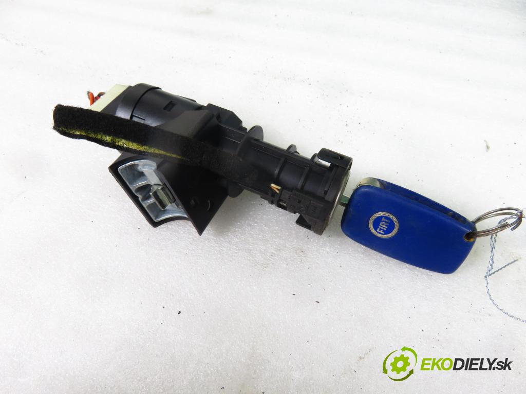 FIAT STILO (192_) HB 2003 59,00 1.2 16V 80 - 188 A5.000 1242,00 spinačka 00467601520 ; B365 ; 61001500 (Spínacie skrinky a kľúče)